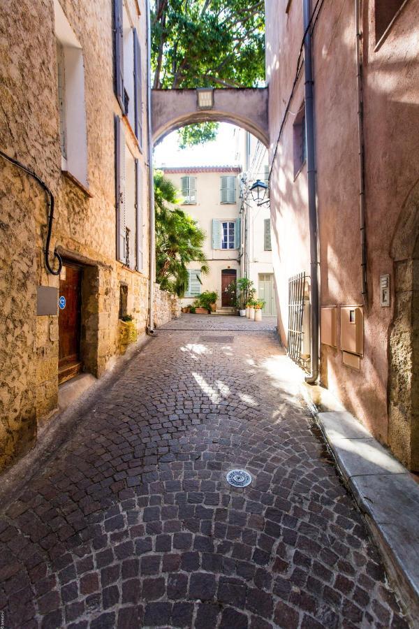 Au Coeur Du Vieil Antibes Et A 2 Pas De La Mer... Διαμέρισμα Εξωτερικό φωτογραφία